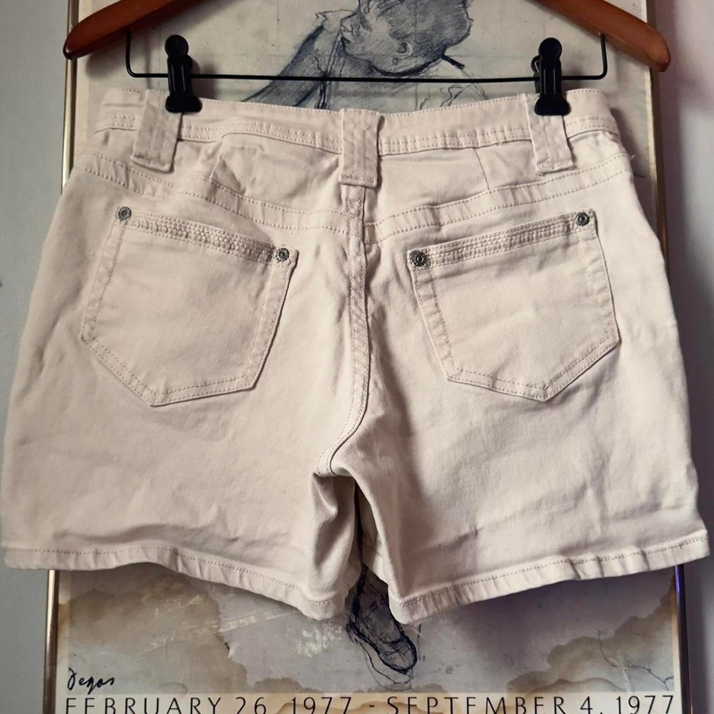 Y2K Faded Glory cream low rise crochet trim khaki hip hugger shorts‎ — Size 6